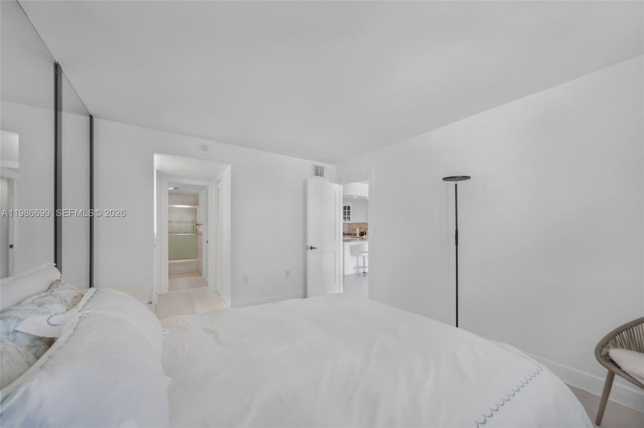 465 Ocean Dr , Unit 1102, Miami Beach, FL 33139 Photo