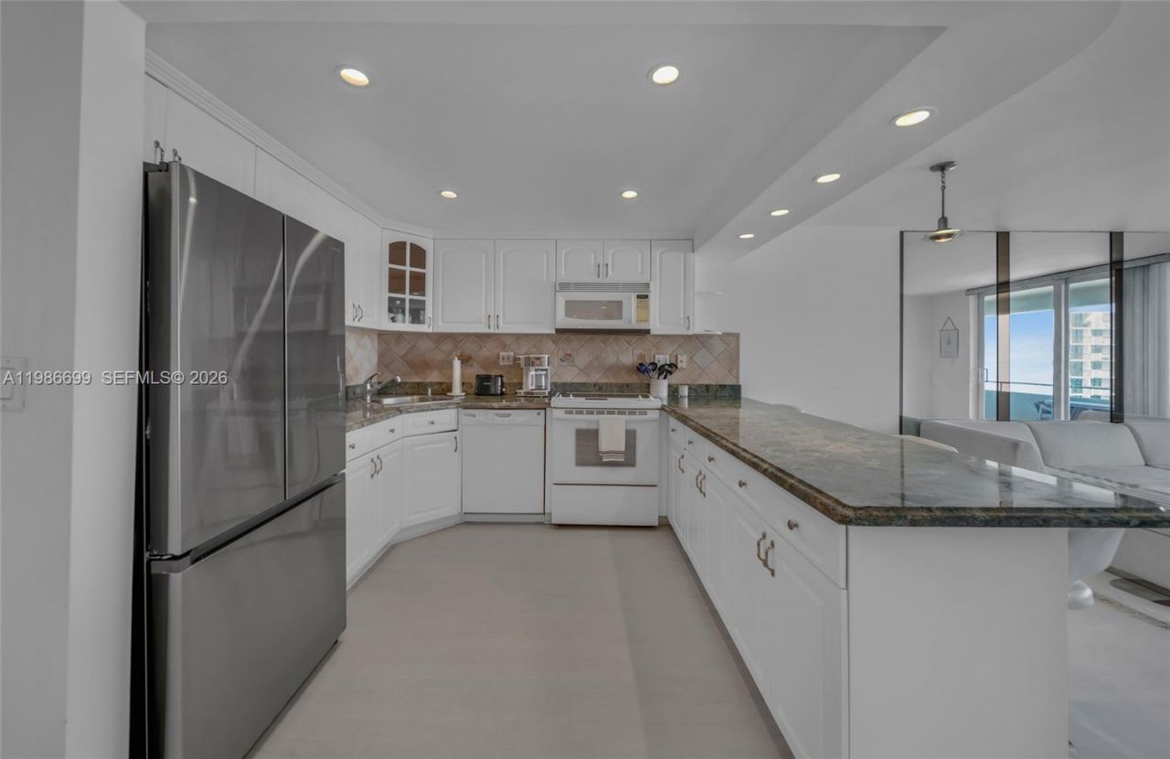 465 Ocean Dr , Unit 1102, Miami Beach, FL 33139 Photo