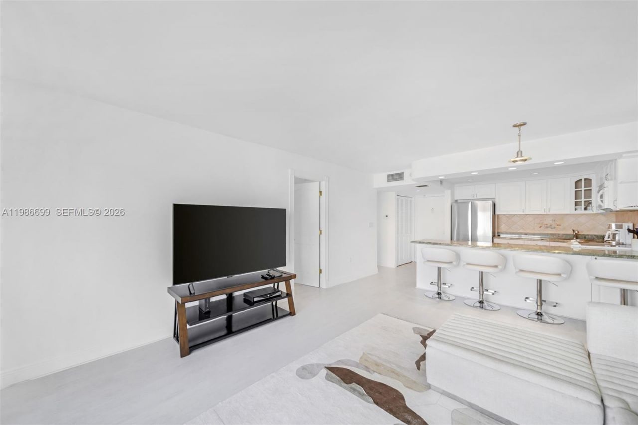 465 Ocean Dr , Unit 1102, Miami Beach, FL 33139 Photo