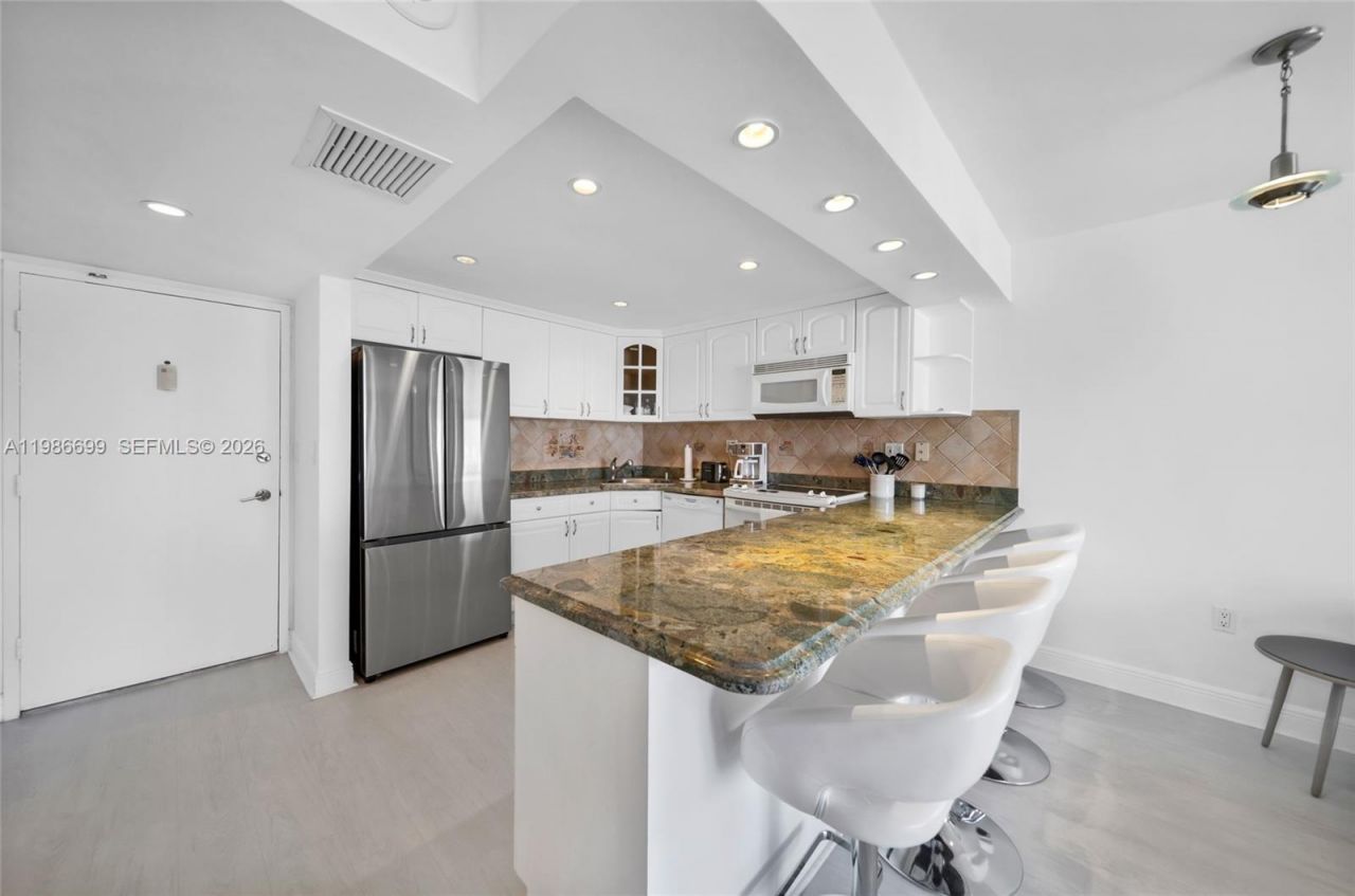 465 Ocean Dr , Unit 1102, Miami Beach, FL 33139 Photo