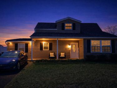 37 RIVER LANE, LEVITTOWN, PA 19055