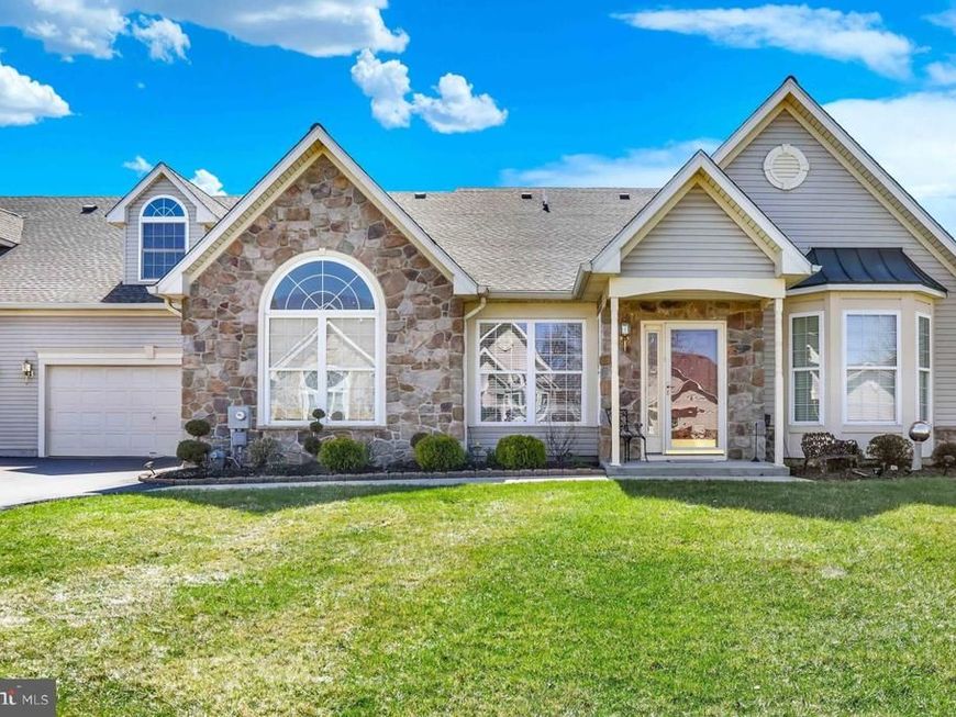 240 Shady Brook Drive, Unit 270, Langhorne, PA 19047 Main Photo