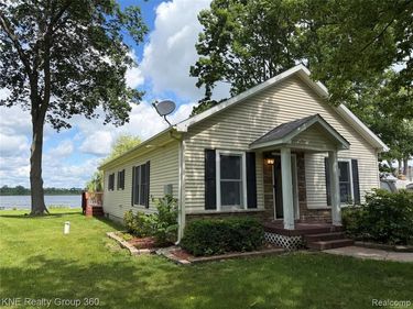 1525 Shoreline Drive, Hartland Twp, MI 48353