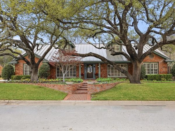 3908 Thistle Lane, Fort Worth, TX 76109