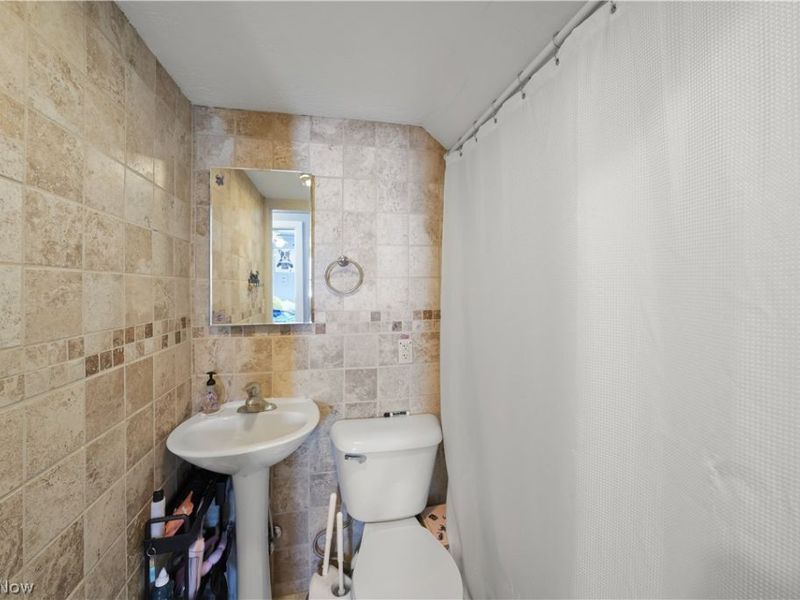 2452 Clara Street, Cuyahoga Falls, OH 44221 Photo 16