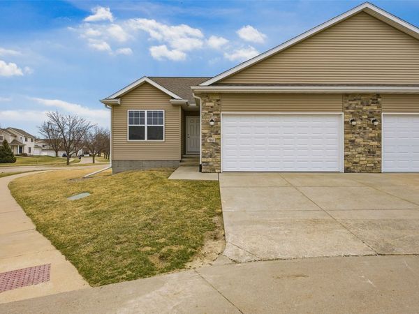 7003 Waterview Drive SW, Cedar Rapids, IA 52404