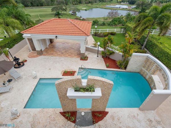 A21 ALCAZAR, Caguas, PR 00725