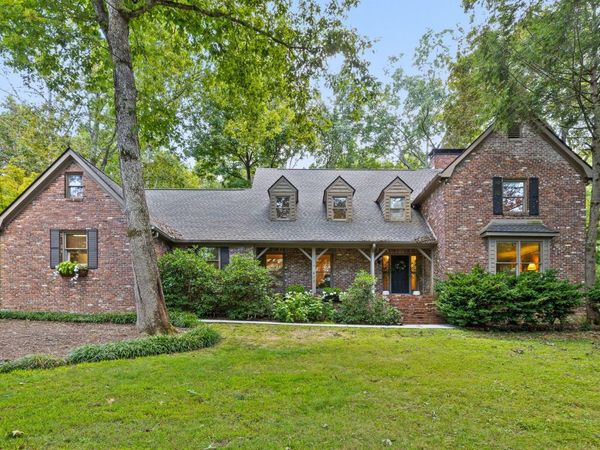 403 Dunsinane Road, Signal Mountain, TN 37377