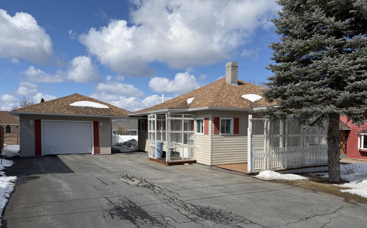 187 Mountain View Avenue, Madawaska, ME 04756 Main Photo