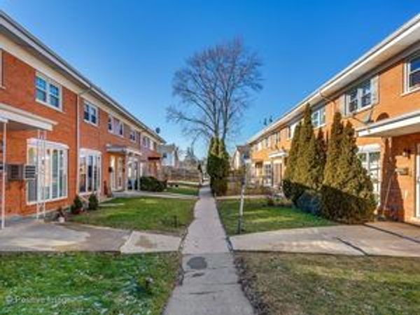 8829 Robin Drive , Unit B, Des Plaines, IL 60016