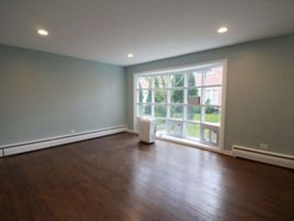 8829 Robin Drive , Unit B, Des Plaines, IL 60016