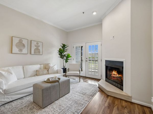 130 W End Pl, Nashville, TN 37205