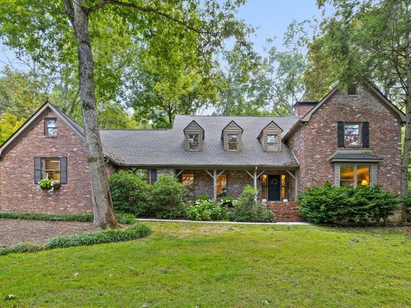 403 Dunsinane Road, Signal Mountain, TN 37377