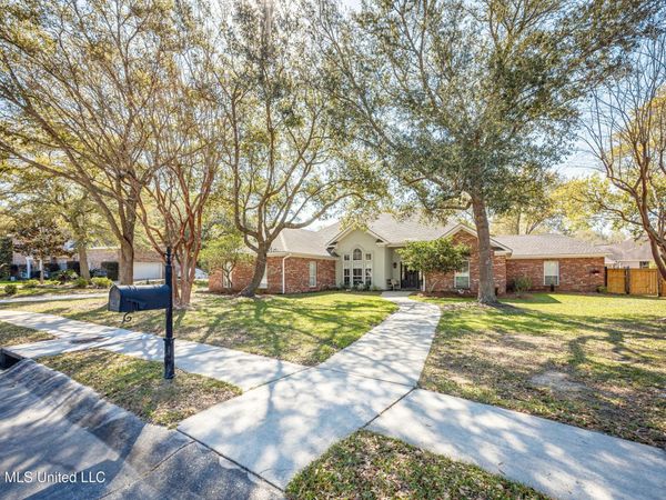 510 Rue Chateauguay, Ocean Springs, MS 39564