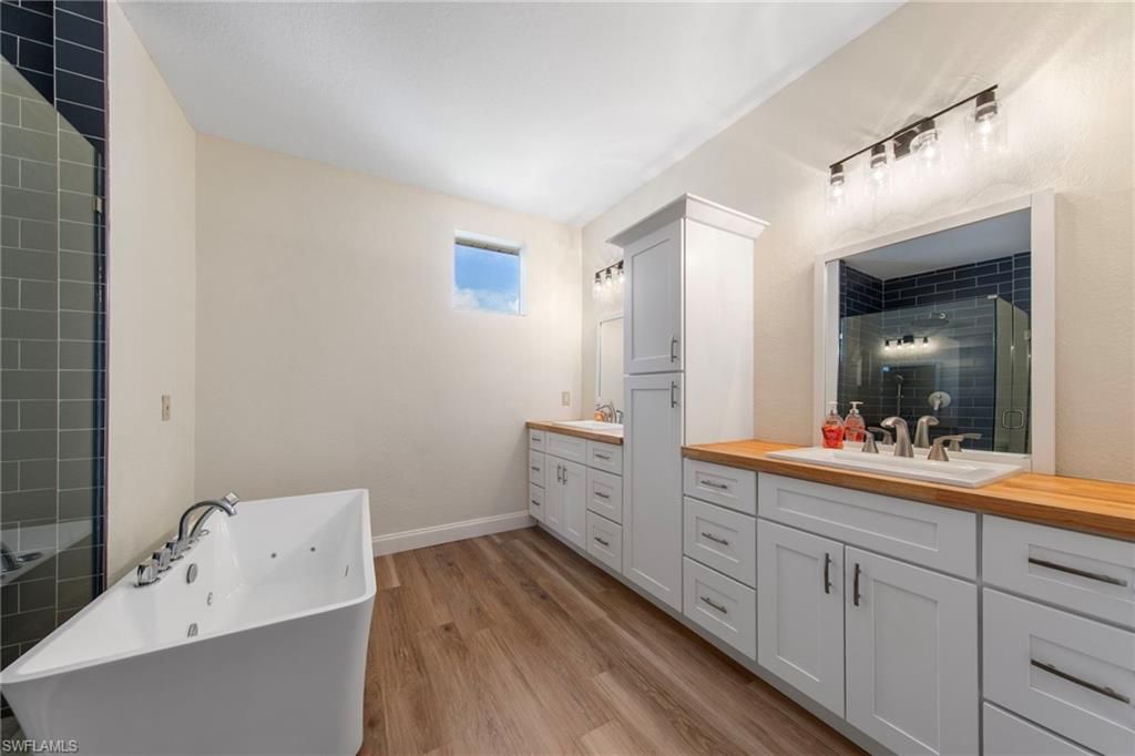 2537 Deerfield Lake Ct, Cape Coral, FL 33909 Photo