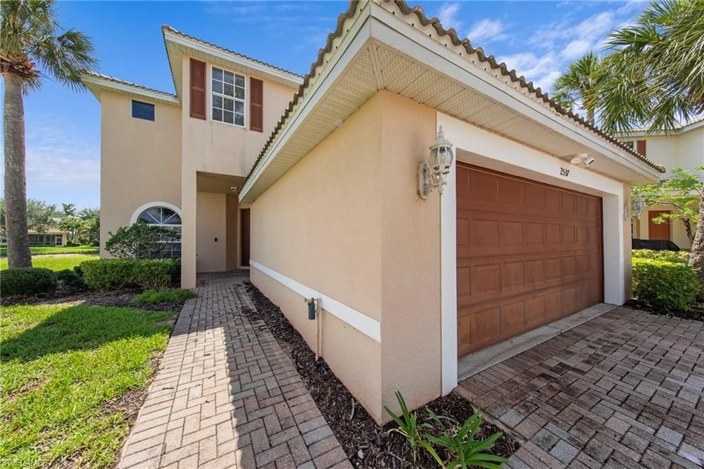 2537 Deerfield Lake Ct, Cape Coral, FL 33909 Photo