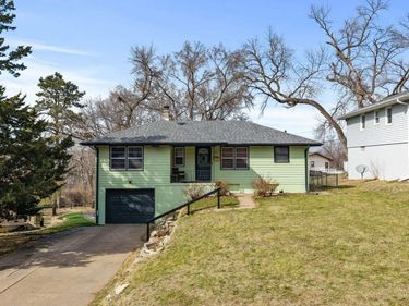 3702 Summit Street , Omaha, NE 68112