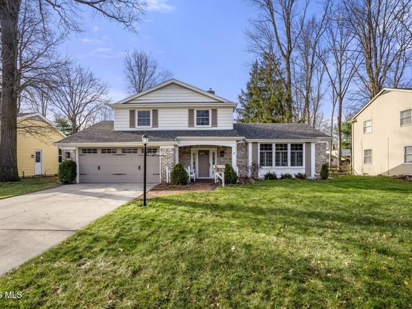 6913 Fredericksburg Drive, Sylvania, OH 43560
