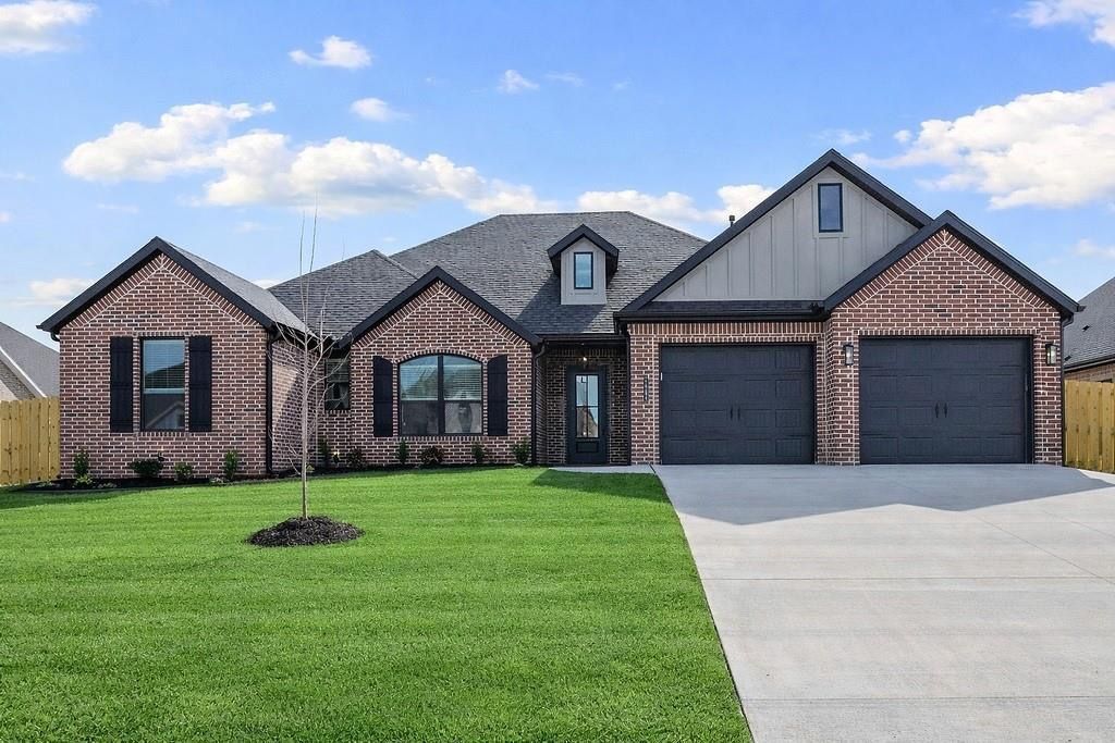 700 Tallwood Avenue , Cave Springs, AR 72718 Main Photo