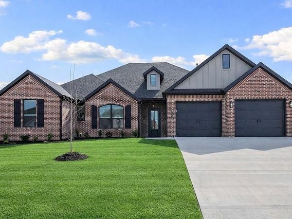 700 Tallwood Avenue , Cave Springs, AR 72718