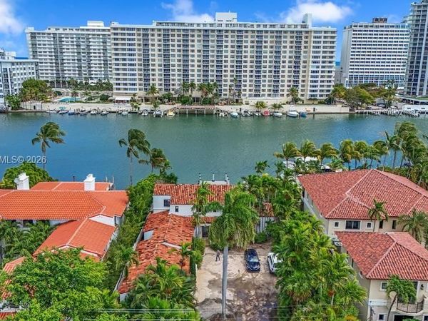 5661 Pine Tree Dr , Miami Beach, FL 33140