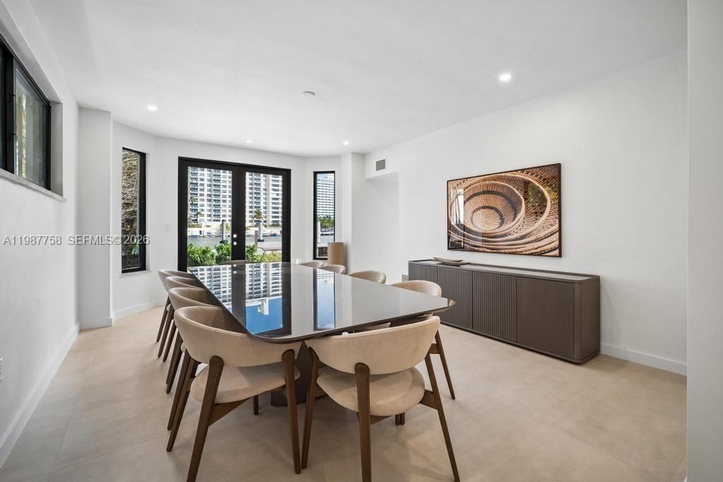 5661 Pine Tree Dr , Miami Beach, FL 33140 Photo