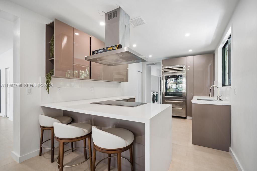 5661 Pine Tree Dr , Miami Beach, FL 33140 Photo