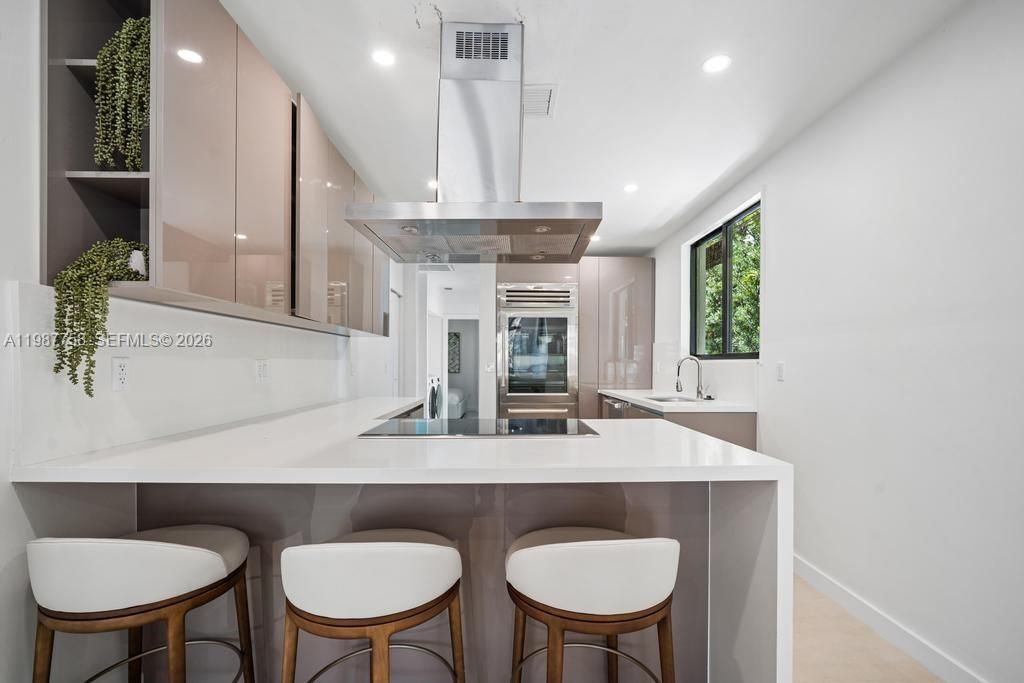 5661 Pine Tree Dr , Miami Beach, FL 33140 Photo