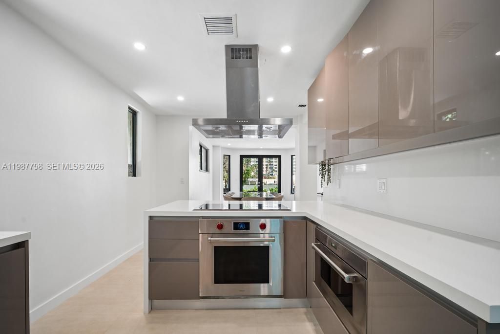 5661 Pine Tree Dr , Miami Beach, FL 33140 Photo