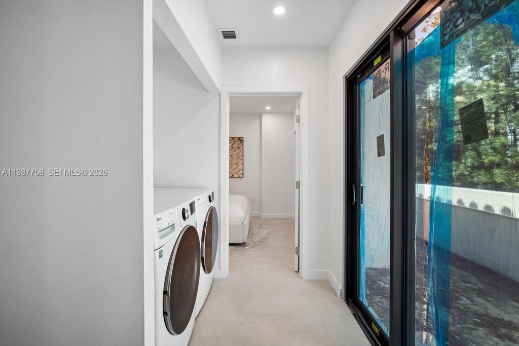 5661 Pine Tree Dr , Miami Beach, FL 33140 Photo