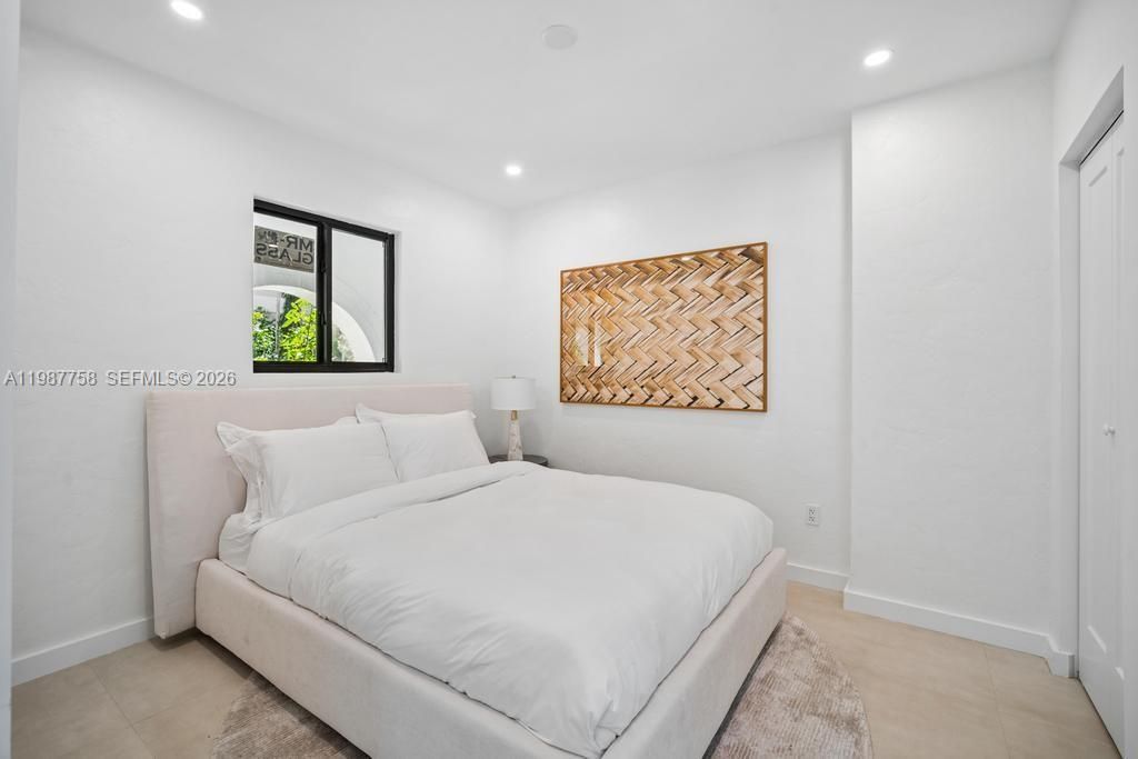 5661 Pine Tree Dr , Miami Beach, FL 33140 Photo