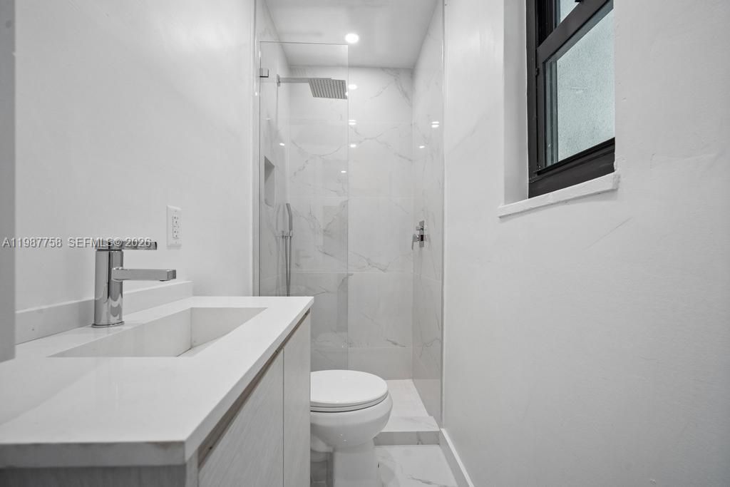 5661 Pine Tree Dr , Miami Beach, FL 33140 Photo