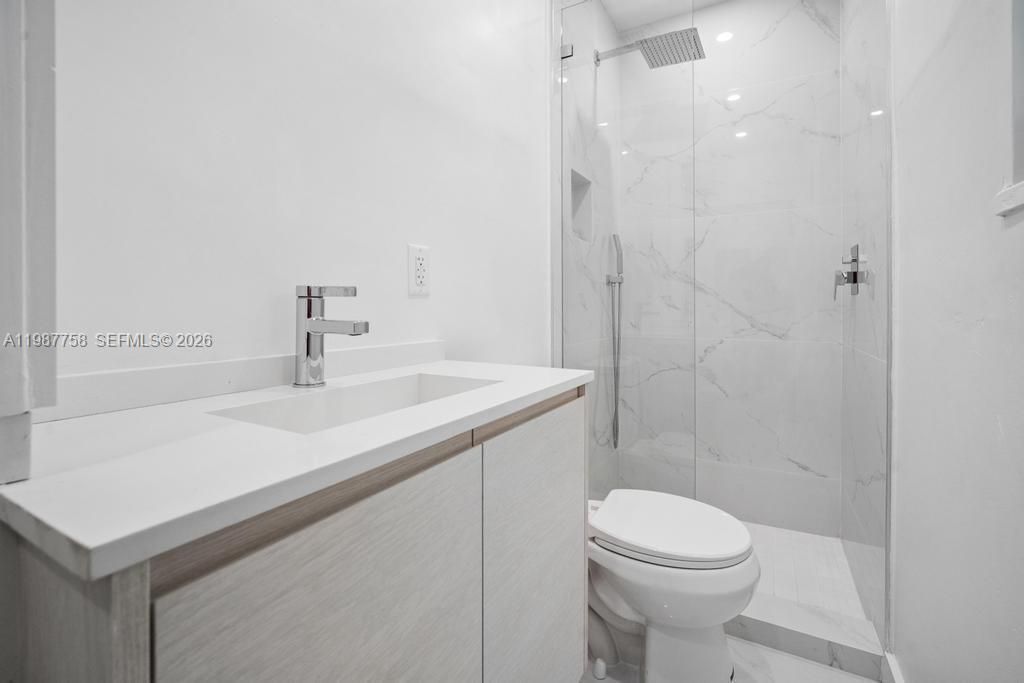 5661 Pine Tree Dr , Miami Beach, FL 33140 Photo