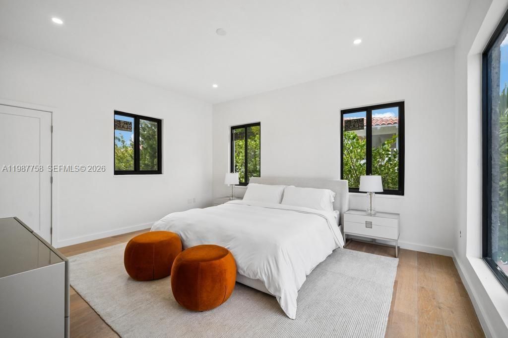 5661 Pine Tree Dr , Miami Beach, FL 33140 Photo