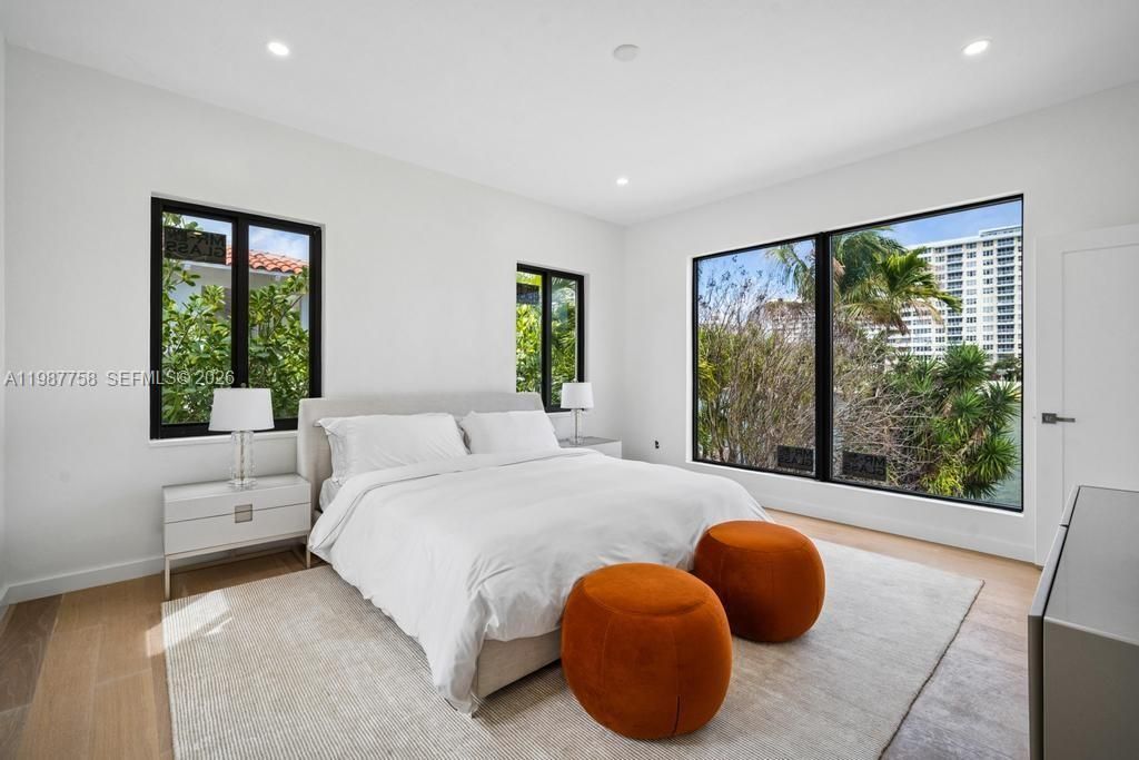 5661 Pine Tree Dr , Miami Beach, FL 33140 Photo