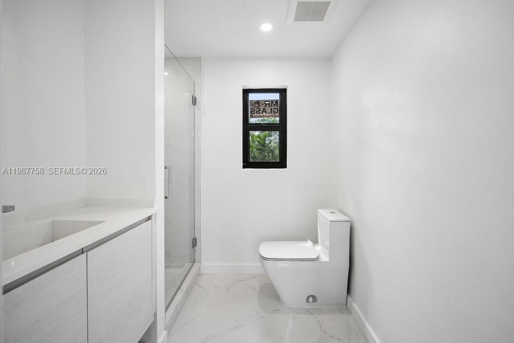 5661 Pine Tree Dr , Miami Beach, FL 33140 Photo