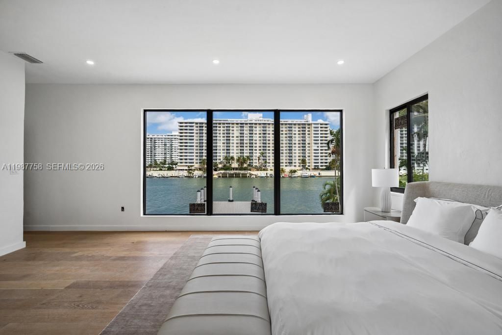 5661 Pine Tree Dr , Miami Beach, FL 33140 Photo