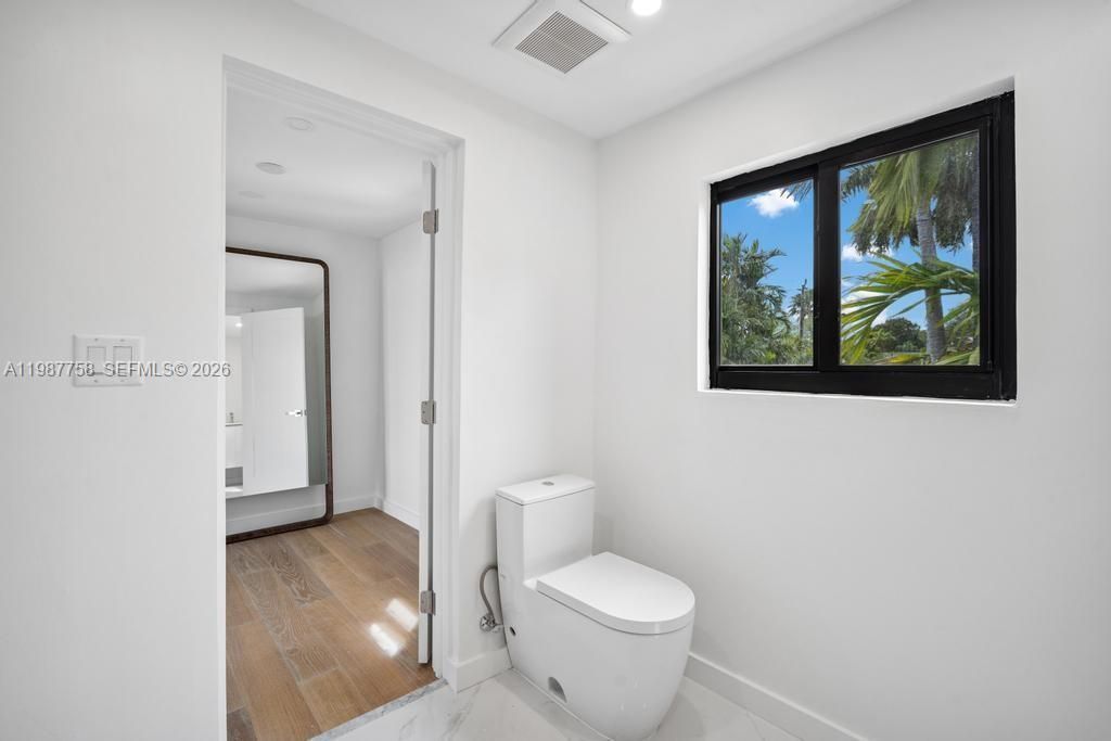 5661 Pine Tree Dr , Miami Beach, FL 33140 Photo