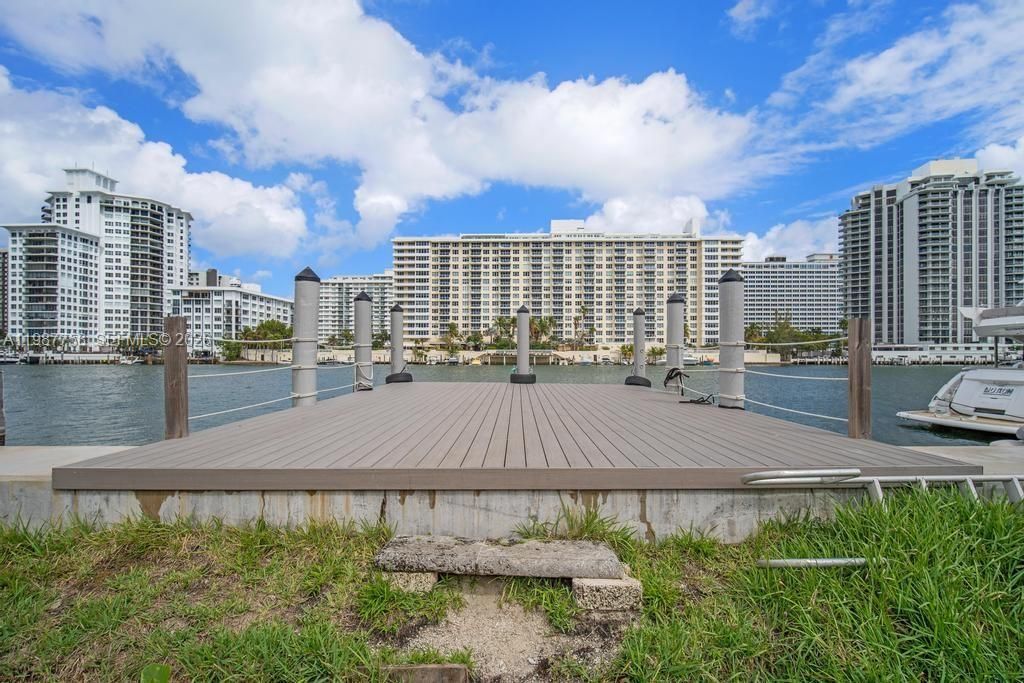 5661 Pine Tree Dr , Miami Beach, FL 33140 Photo