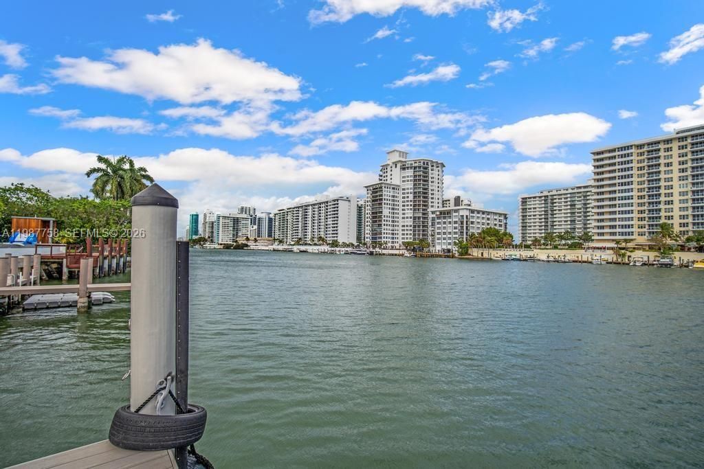 5661 Pine Tree Dr , Miami Beach, FL 33140 Photo