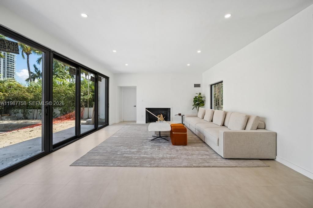 5661 Pine Tree Dr , Miami Beach, FL 33140 Photo