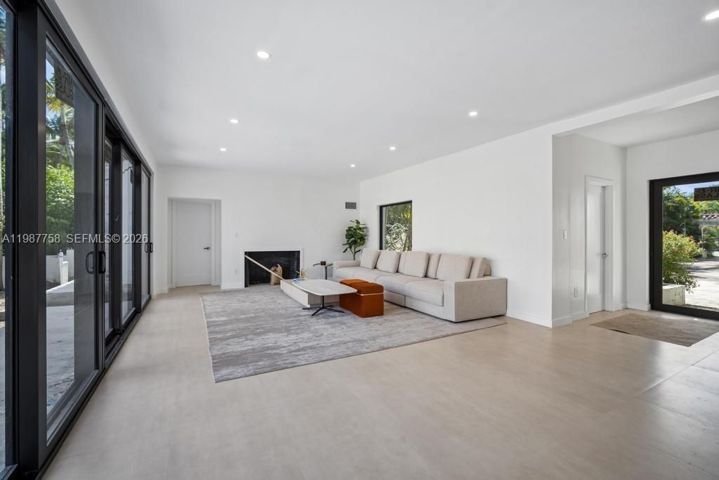 5661 Pine Tree Dr , Miami Beach, FL 33140 Photo