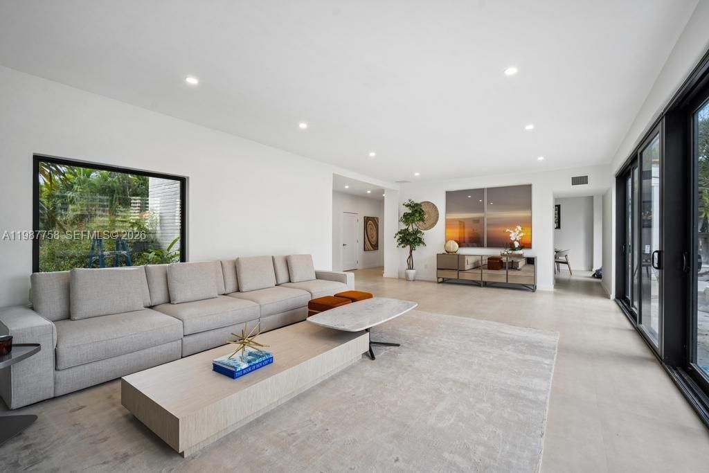 5661 Pine Tree Dr , Miami Beach, FL 33140 Photo