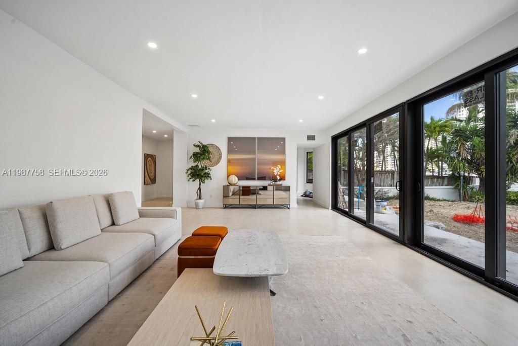 5661 Pine Tree Dr , Miami Beach, FL 33140 Photo