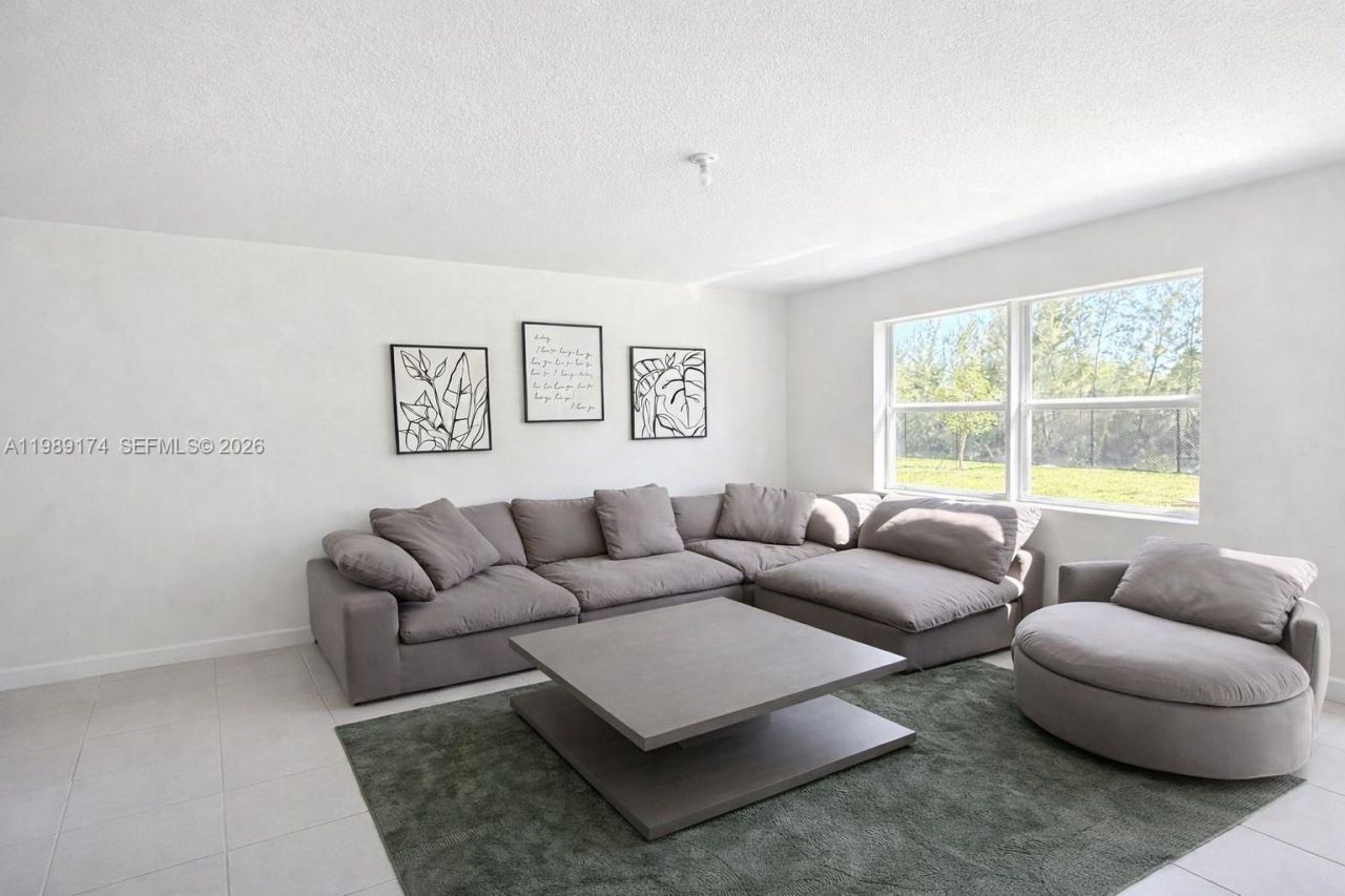 2402 SE 30th St , Homestead, FL 33035 Photo