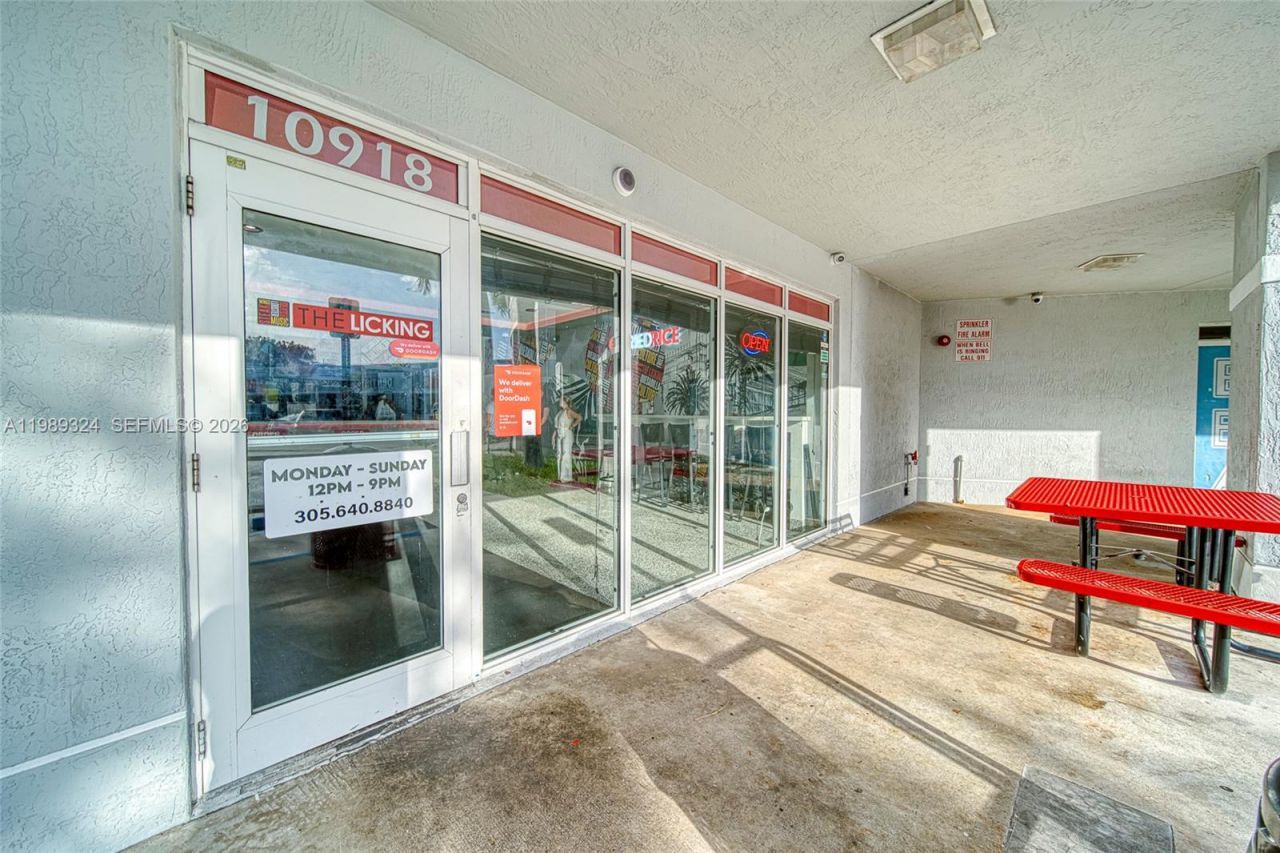 Completely Remodeled Restaurant On 184th Street Of, Cutler Bay, FL 33157 Photo
