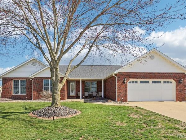 14220 Saint James Lane , Breese, IL 62230