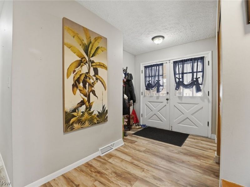 6424 Walrath Circle, Ashtabula, OH 44004 Photo 2