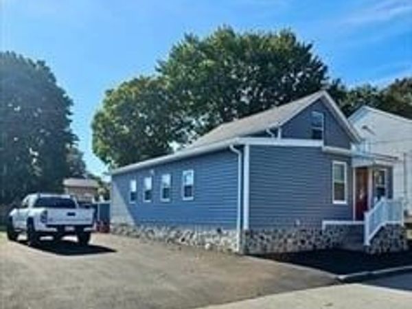 495 Chicago St, Fall River, MA 02720