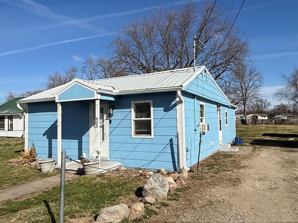 435 NW 49th Place, Des Moines, IA 50313